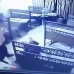 バー勤務の男、同僚を “2時間殴り続けて” 殺してしまう。