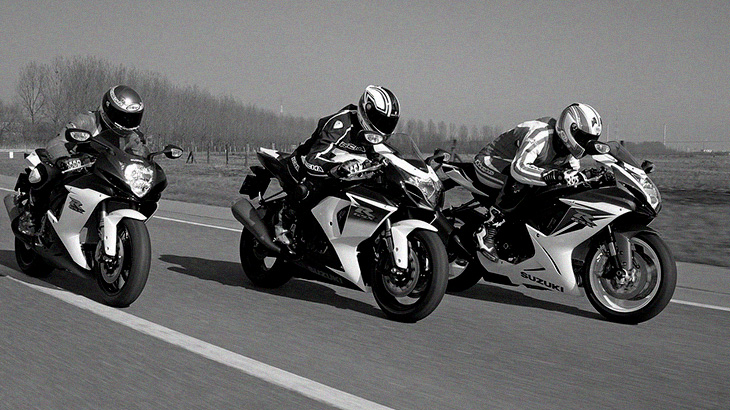 【閲覧注意】違法バイクレースの集団が事故を起こした現場が凄惨すぎるグロ動画･･･。