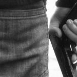 【衝撃映像】殺し屋は “割と大胆に” ターゲットを撃ち殺す。