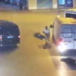 【衝撃映像】DQNさん、気に入らない車に喧嘩を売るも相手は “とんでもなくヤバいやつ” だった･･･。