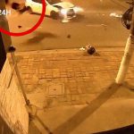 車と正面衝突したバイクの男性、”空中で何度も回転” してしまう･･･。