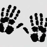 【閲覧注意】指を油圧プレス機に潰されてしまったグロ動画。