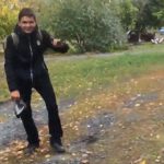 【狂気】鳩を “笑顔で蹴り殺す” 少年、こいつはサイコパスだわ･･･。