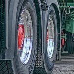 【閲覧注意】12輪トラックに “何度も轢かれて” 足が砕けてしまう恐ろしいグロ動画･･･。