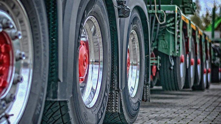 【閲覧注意】12輪トラックに “何度も轢かれて” 足が砕けてしまう恐ろしいグロ動画･･･。
