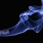 【閲覧注意】「今からこのタバコを銃で吹き飛ばしますｗ」→ ヤバイことに･･･。