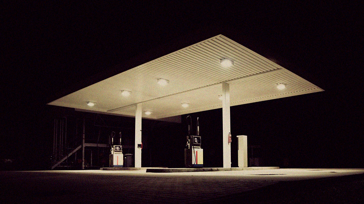 【閲覧注意】爆発で吹き飛んだ人間が “バスの天井” を貫いて降ってきたんだけど･･･。