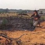 【中国】農家さん、下水から吸い上げた “排便” を畑にバラ撒く。