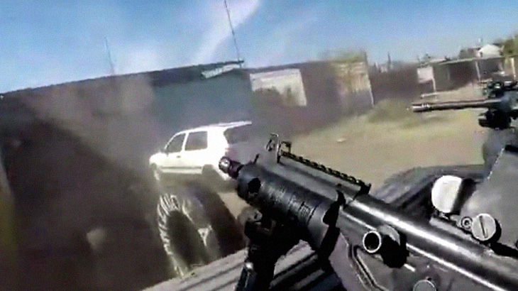 【閲覧注意】ギャング v.s ギャングの銃撃戦、FPS視点グロ動画が臨場感ありすぎ。