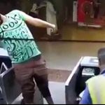 【衝撃映像】大勢の目の前で感電した男、”20秒間” 誰にも気付かれない･･･。