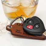 【閲覧注意】酔っぱらいの男、自分で運転していた車に轢かれて死亡。