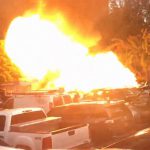 【衝撃映像】タコス屋台の火災。ガスボンベが爆発し火柱が昇る衝撃映像。