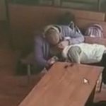 被告人の男、法廷で彼女にフェラチオさせてしまう。