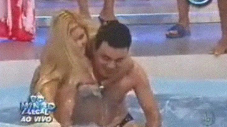 女性の乳首がポロリする海外のちょっとエッチなテレビ番組。