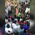 【衝撃映像】妻の身体にひたすら鞭を打ち続ける男。