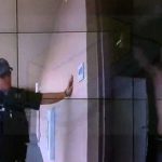 【衝撃映像】銃を持った男を射殺する警察官のボディカム映像。