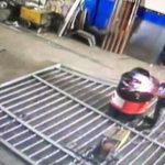 【衝撃映像】溶接作業中にドラム缶が爆発。吹き飛ばされる男性が危険な状態に･･･。