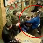 喧嘩の仲裁に入った男、喧嘩をやめない男にブチ切れてフルボッコｗｗ