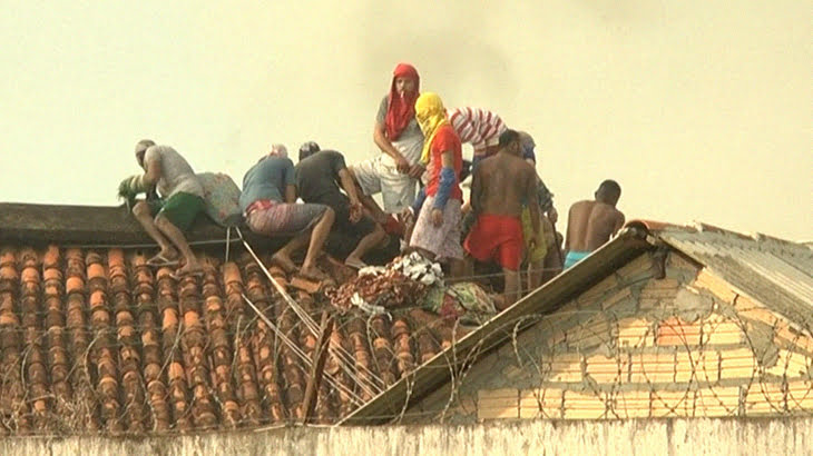 【閲覧注意】ブラジル刑務所内で暴動。切断された頭を蹴り飛ばすグロ動画･･･。