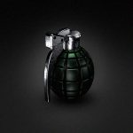 【閲覧注意】自家製手榴弾が “手の中で爆発” してしまった女の子のグロ動画。