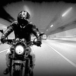 【閲覧注意】人間が “猛スピードのバイク” に轢かれる瞬間がヤバ過ぎる･･･。