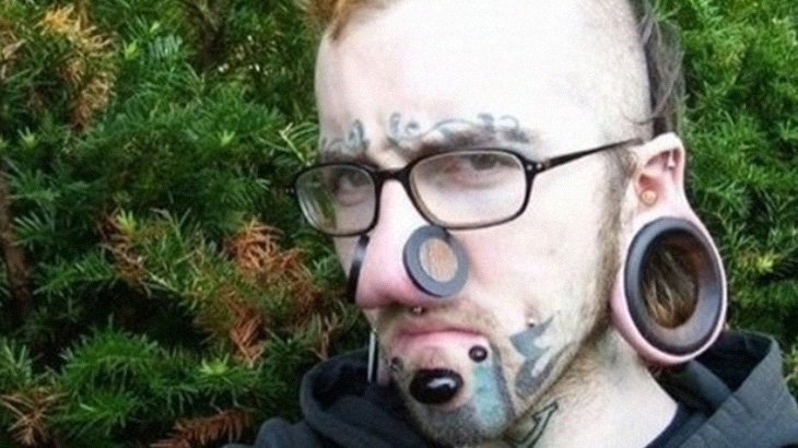 肉体改造にハマりすぎた人々。