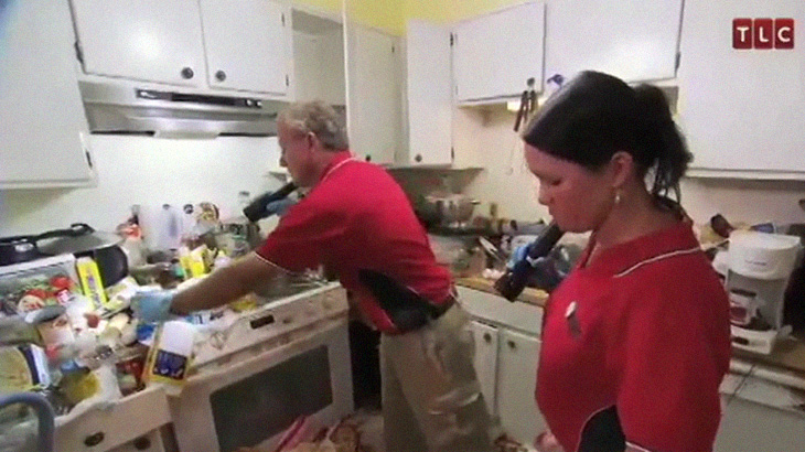 【虫注意】ゴミ屋敷となってしまった家に巣食う大量のゴキブリ。こんなん住めないだろ･･･。