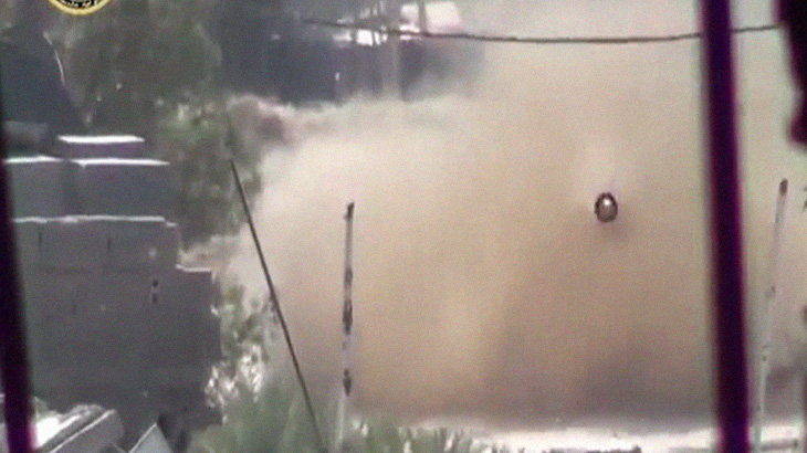 【衝撃映像】戦車から放たれた砲弾が向かってくる様子がハッキリ分かる恐怖映像。