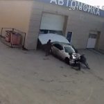 洗車中の車に轢かれて死亡してしまった女性。