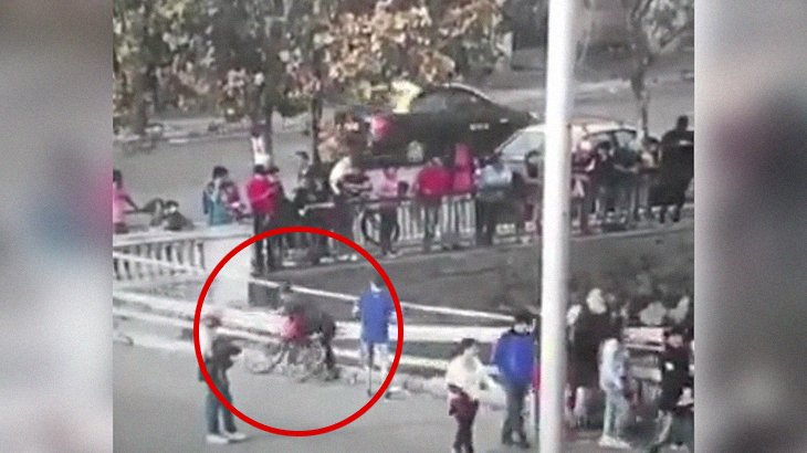 自転車男「橋の下に事故った車落ちてるやん！覗いたろ！」→ 転落。