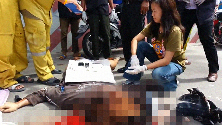 【閲覧注意】バイク事故で死亡した女の子、?割れて脳ミソ飛び散るグロ動画。