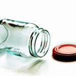 【閲覧注意】ビンをアナルに突っ込んで割れてしまい腸内ズタズタになる男。