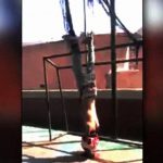 【閲覧注意】ベネズエラのギャング、逆さ吊りにした男性の首を切断するグロ動画。