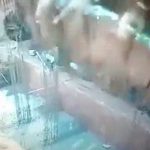 【衝撃映像】建設現場で “突然地盤が崩壊” して4人が生き埋めになったアクシデント映像。