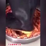 【衝撃映像】中国のレストランの厨房、あまりにも不衛生な環境。