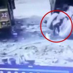 古いタイヤをハンマーでトントン → タイヤ爆発して吹き飛ばされる男。