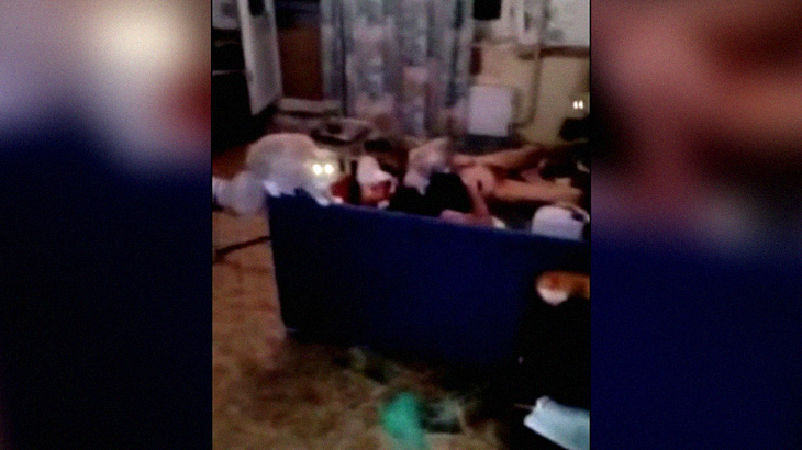 【閲覧注意】自宅で孤独死した男性、飼い猫に食われた状態で発見されたグロ動画。