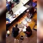 マレーシアの屋台、泥水で食器を洗う衝撃映像。