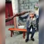 【衝撃映像】世界一長い髪の毛を持つおばあちゃん。