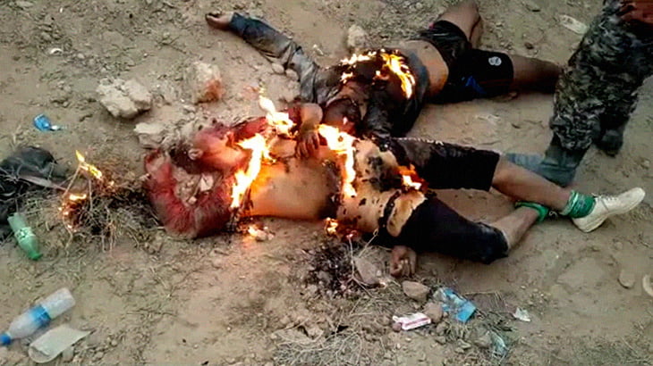 閲覧注意 Isis兵士の末路 火をつけられ石を投げつけられて殺されるグロ動画 カルマニマ