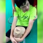 サッカーの試合中に膝を蹴られてしまった結果･･･。