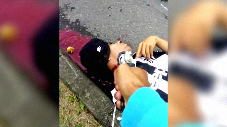 【閲覧注意】殺し屋視点でライバルギャングの男を撃ち殺すグロ動画。