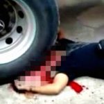 【閲覧注意】トラックのタイヤに頭を潰された男性のグロ動画。