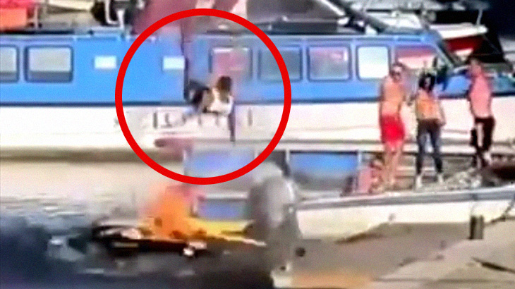 ジェットスキーが突然爆発してドライバーが吹き飛ばされてしまう。