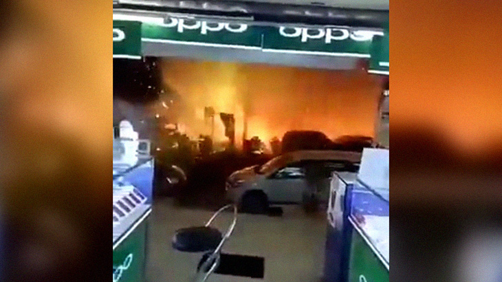 【衝撃映像】花火店で火事が起こるとこうなる･･･。