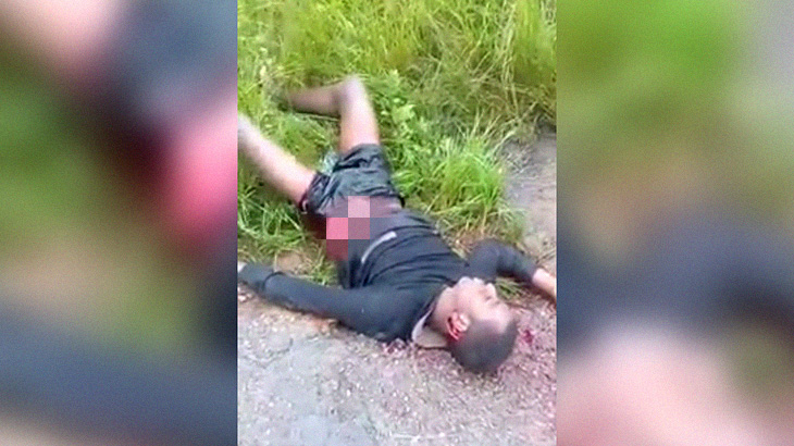 【閲覧注意】襲撃され内臓が飛び出してもまだ生きている男のグロ動画。