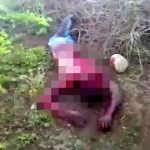 【超！閲覧注意】ライバルギャングに身体をマチェーテでズタズタにされるグロ動画。