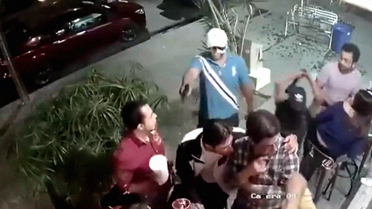 【衝撃映像】こんな場所でも殺し屋に襲われてしまう国、メキシコ。