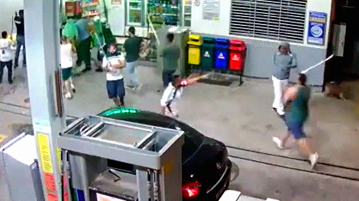 【衝撃映像】ブラジルのサポーター、ヤバすぎる･･･。