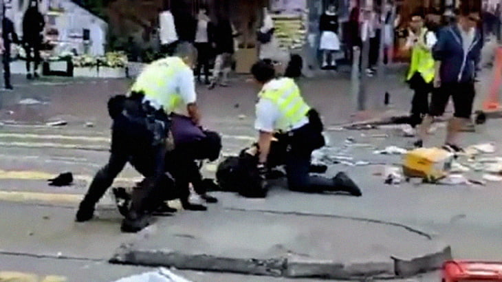 【衝撃映像】香港のデモ隊を銃で撃ちまくる警察官。もはや世紀末･･･。
